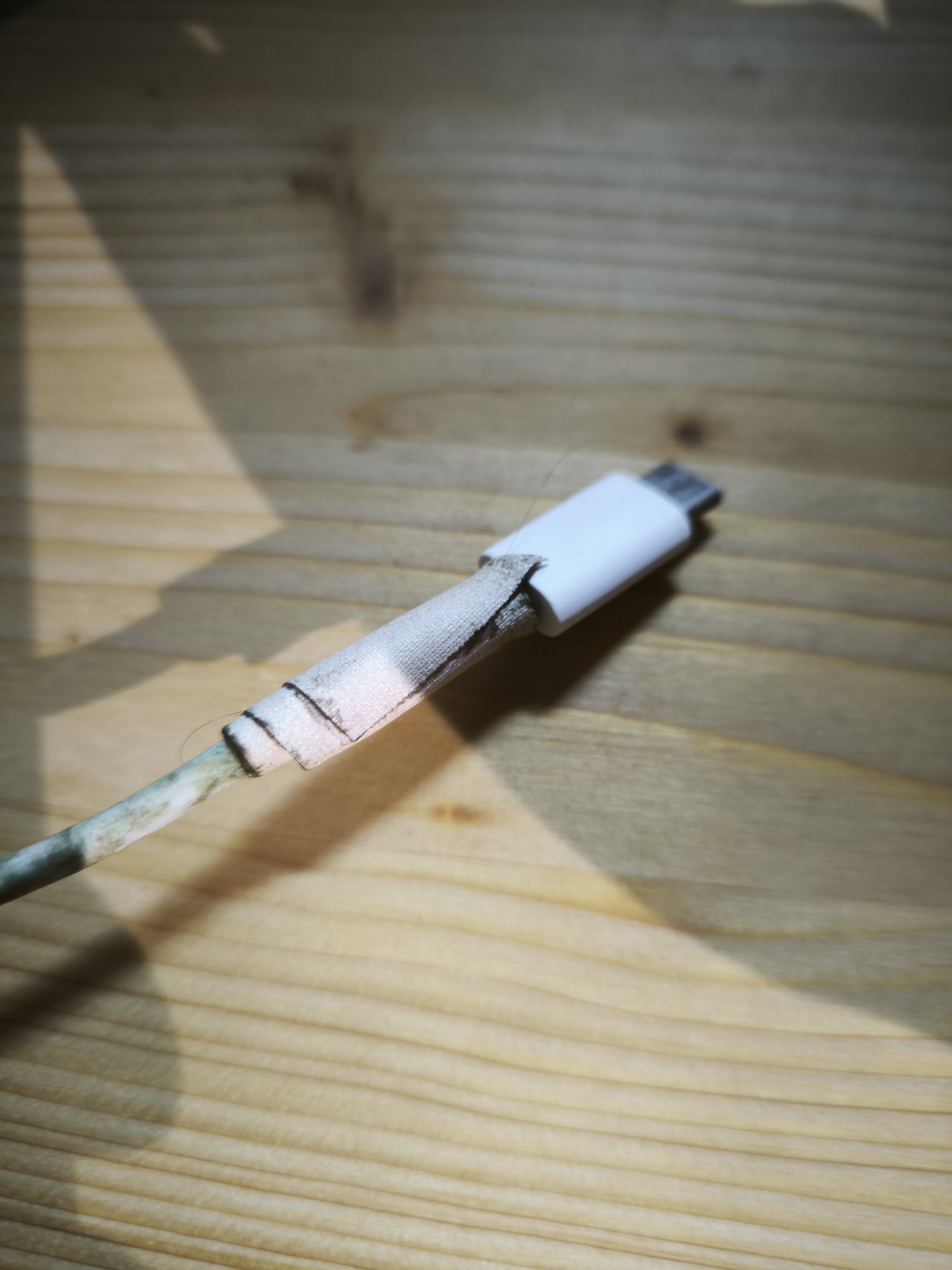 Photo problème réparation Réparation d'un câble USB endommagé - PhotoTuto.fr